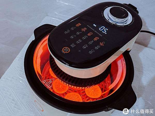 朋友聚会优先选择有露天区或氛围热烈的品牌