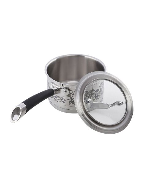 而日本则在黑船事件后迅速展开改革