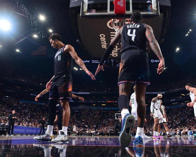 太阳主场遭雄鹿逆转吞5连败 雄鹿终结2连败