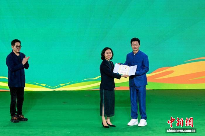 智能机器人与非遗武术同台亮相 十届世界传统武