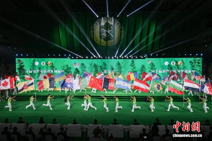 智能机器人与非遗武术同台亮相 十届世界传统武