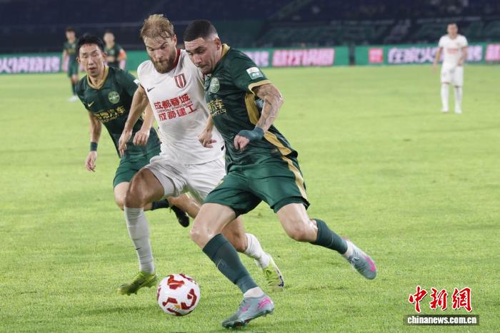 浙江绿城3球落后逆转成都蓉城 亚戈读秒绝平夺