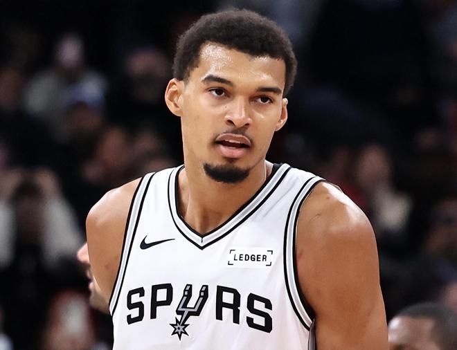 文班亚马爆发率队登顶西部前列，冲击MVP成最大