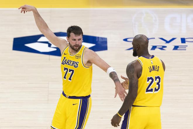 湖人队迎战火箭队 缺兵少将难敌对手